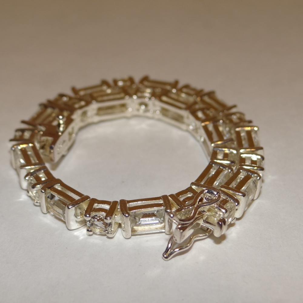 White Topaz 7 1/2" In-Line Tennis Bracelet - Picture 6 of 8